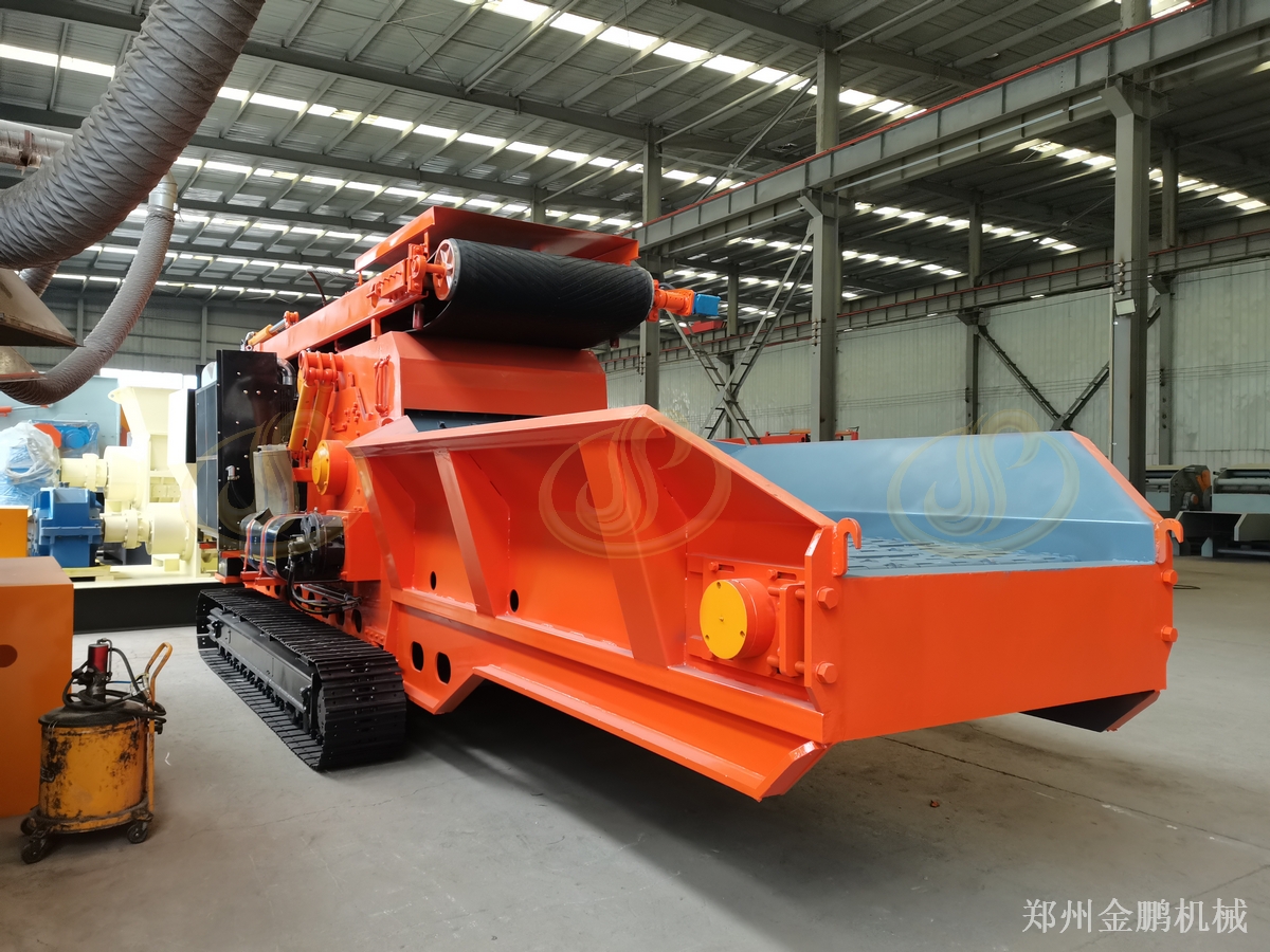 郑州金鹏移动大型树根粉碎机在林区分散料场的生物质燃料预粉碎处理