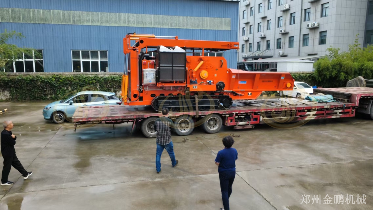 郑州金鹏移动树根树枝粉碎机在林区分散料场的应用方案