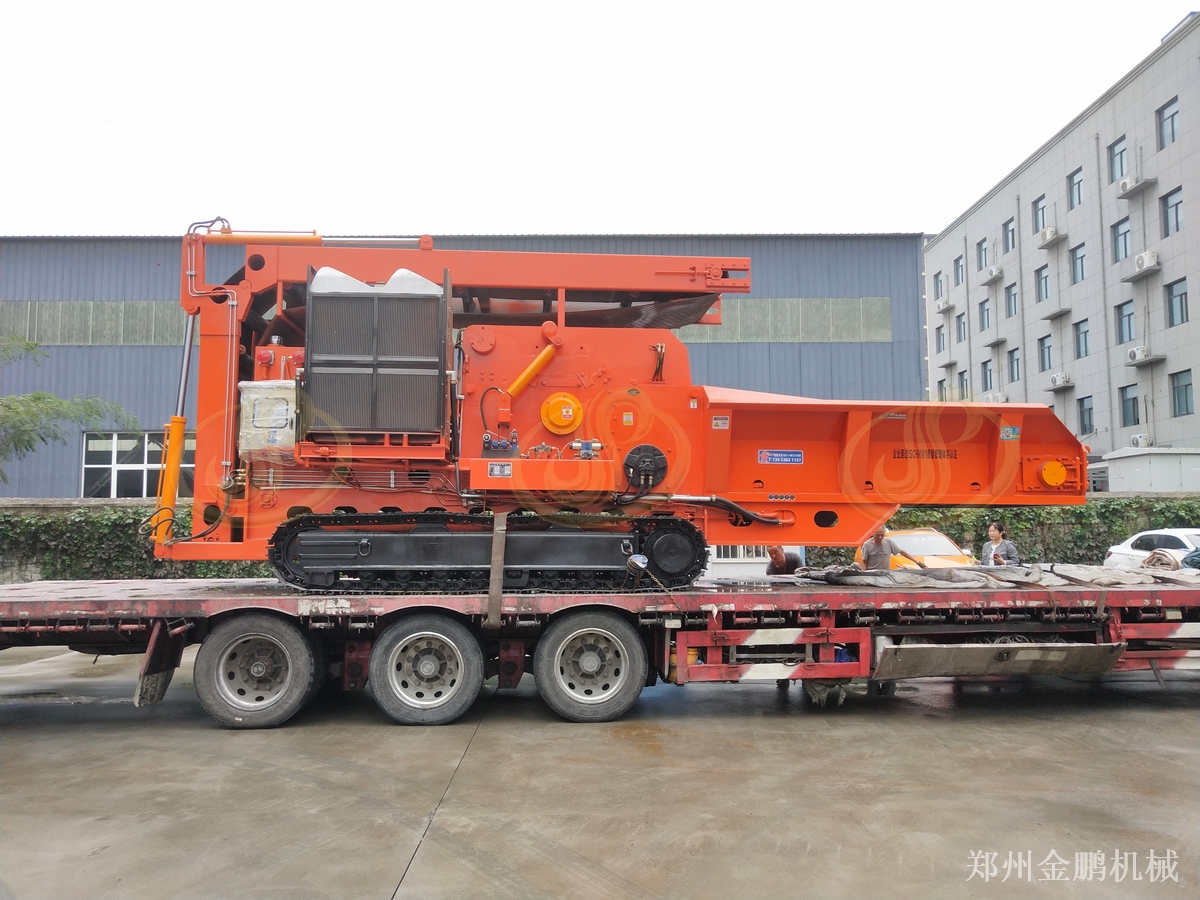 郑州金鹏大型模板破碎机用于建筑模板和废旧木材大产量处理