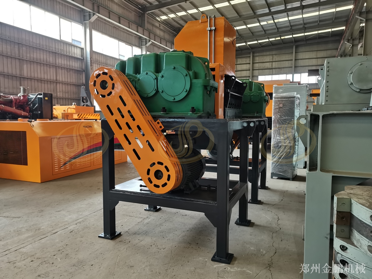 郑州金鹏建筑模板撕碎机用于废旧模板预粉碎方案