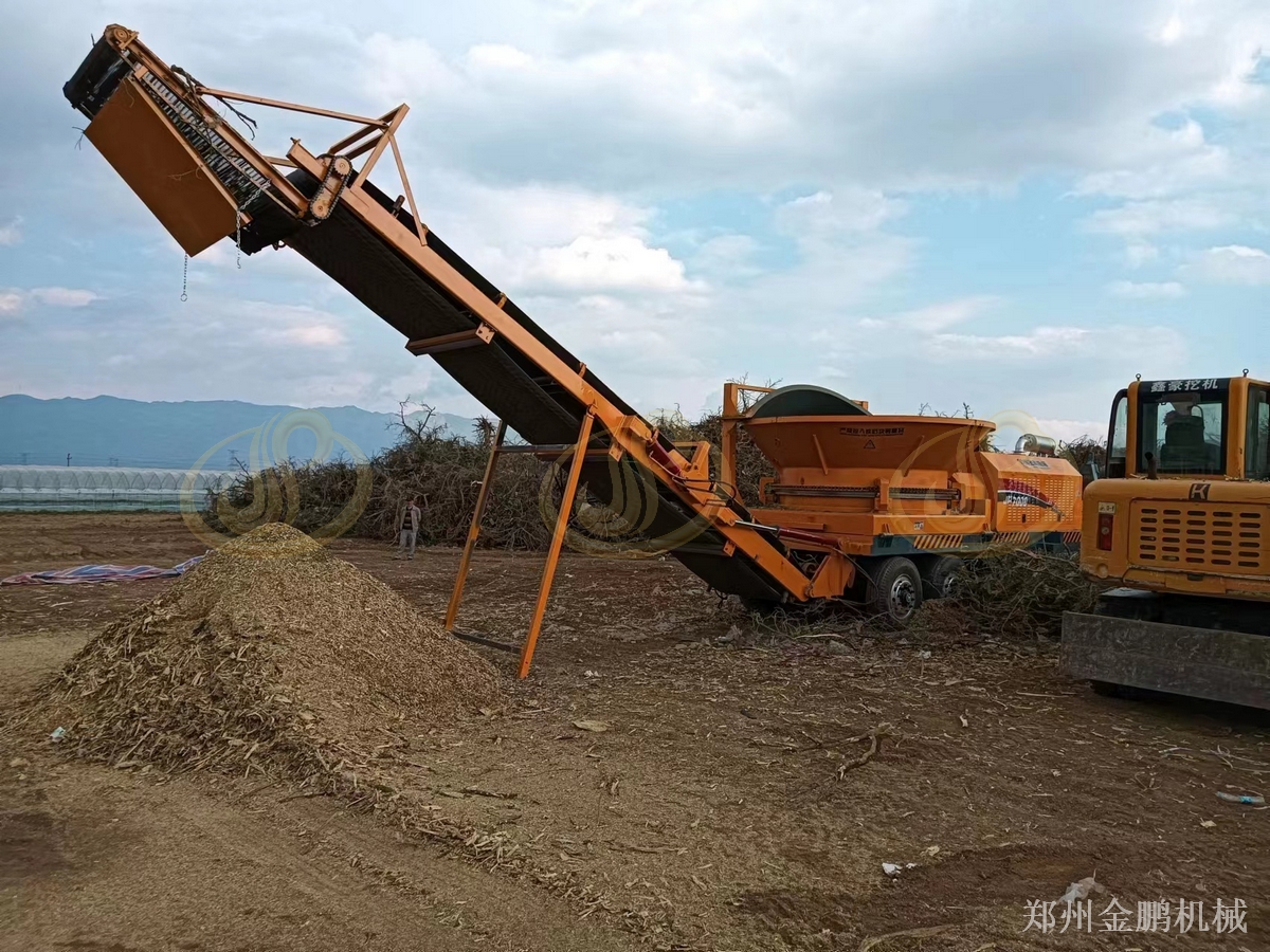 郑州金鹏树木破碎机在大型生物质料场高产量处理中的应用