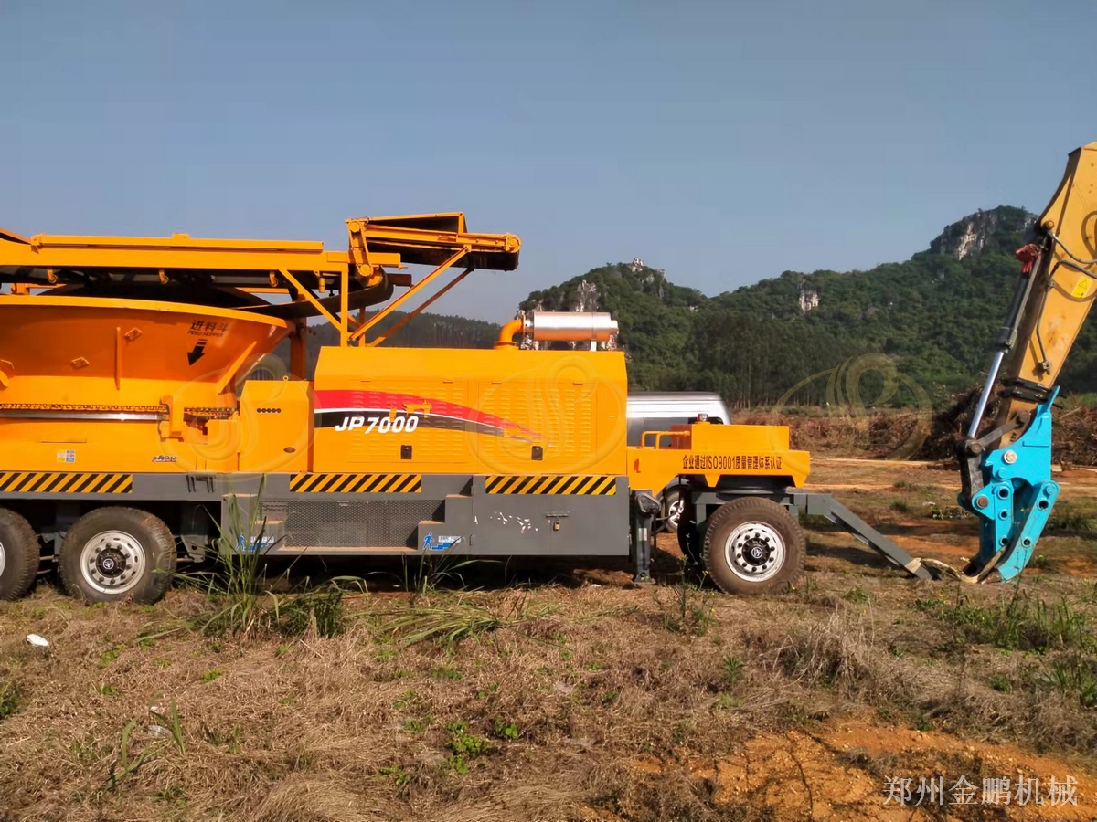 郑州金鹏树木破碎机：重载刀具破碎树根树墩等硬质木料