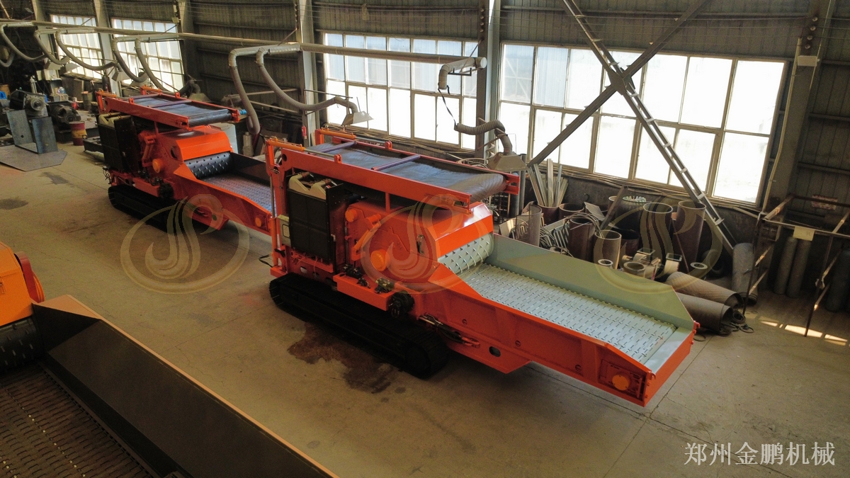 郑州金鹏流动木材粉碎机用于移动作业场景